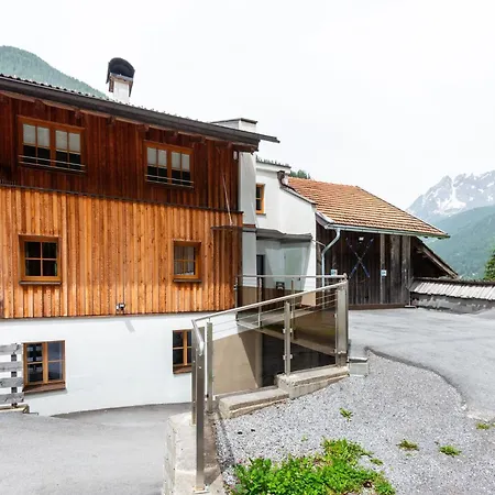 Apartmán Rustic Farm In Tyrol With Mountain Views, Cleaning Included *
