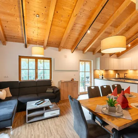 Apartmán Rustic Farm In Tyrol With Mountain Views, Cleaning Included *