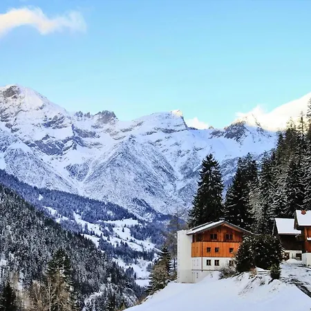 アパート Rustic Farm In Tyrol With Mountain Views, Cleaning Included トバーディル